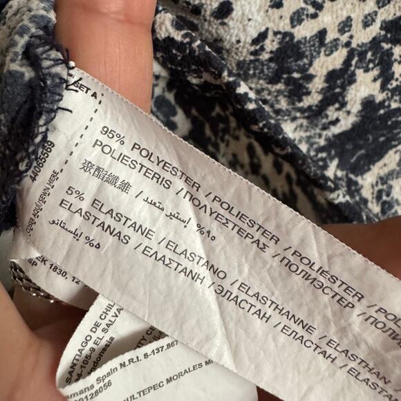 MNG Basics Blue Cream Snake Print Blouse Back Zip Cap Sleeve Women's Sz L - Picture 4 of 6